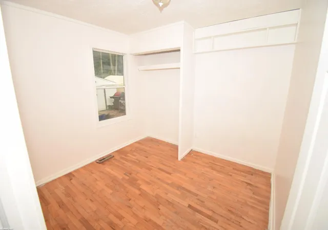 Listing Photo 5 - Condo for sale in building located at 20150 Sherwood Rd, Belleville, MI 48111