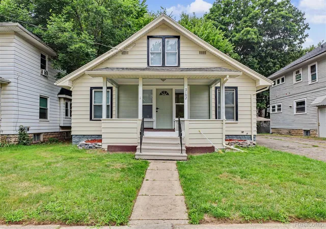 Photo 1 of Sale Pending at 2102 Forest Ave, Lansing, MI 48910 | MLS# 20261064811 | Listing updated on 2026-08-27