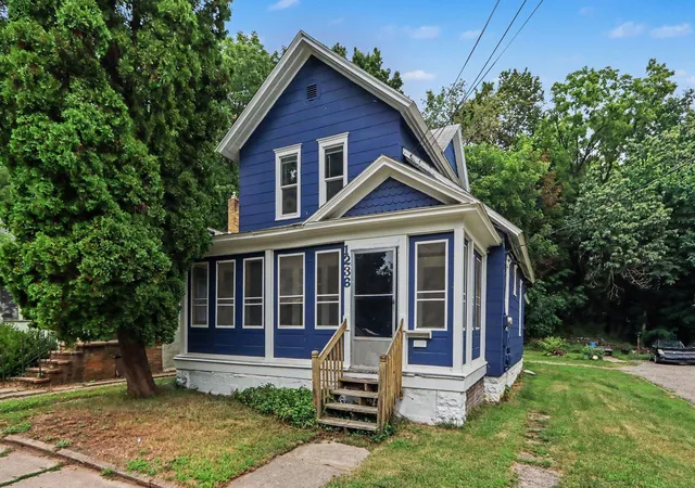 Photo 1 of Sale Pending at 1236 Jefferson Ave, Kalamazoo, MI 49006 | MLS# 66026042859 | Listing updated on 2026-09-12