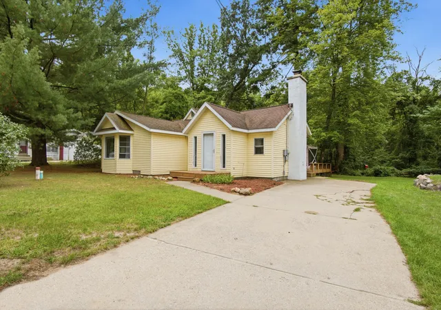 2nd image of 1508 E Hess Lake Dr, Grant, MI 49327 | MLS# 72026042866