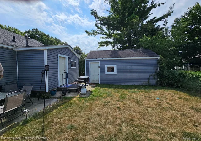 10th image of 1608 S Lincoln St, Bay City, MI 48708 | MLS# 20261064815