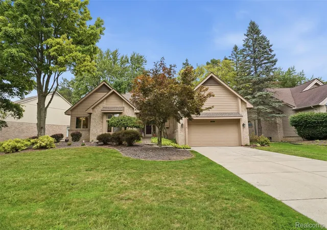 Photo 2 of Single family home for sale at 4963 Countryside Dr, West Bloomfield, MI 48323 | MLS# 20261064829 | Listing updated on 2026-09-06