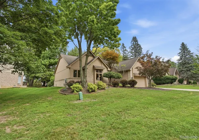 Photo 3 of Single family home for sale at 4963 Countryside Dr, West Bloomfield, MI 48323 | MLS# 20261064829 | Listing updated on 2026-09-06