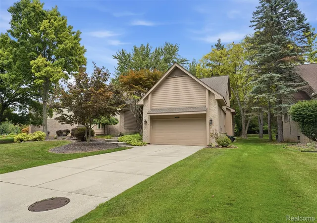 Photo 3 of Single family home for sale at 4963 Countryside Dr, West Bloomfield, MI 48323 | MLS# 20261064829 | Listing updated on 2026-09-06
