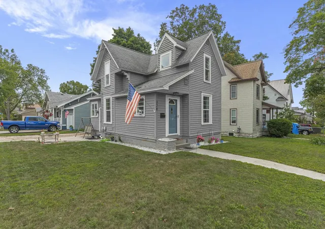 1st image of 328 Howard St, Cadillac, MI 49601 | MLS# 78080072383