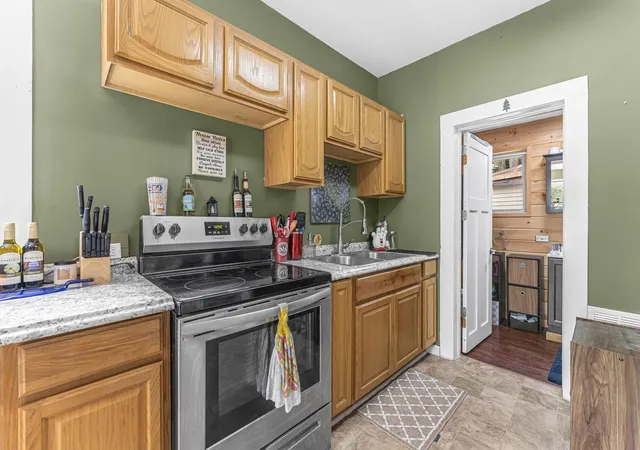 Photo 4 of Single family home for sale at 328 Howard St, Cadillac, MI 49601 | MLS# 78080072383 | Listing updated on 2026-09-27