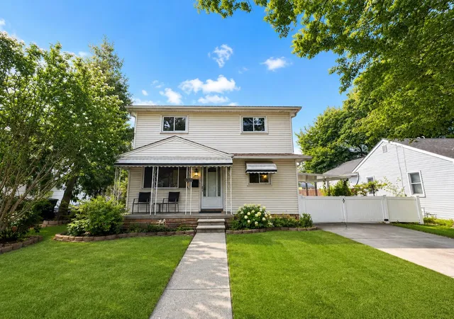 1st image of 11920 Cavell St, Livonia, MI 48150 | MLS# 81026042874