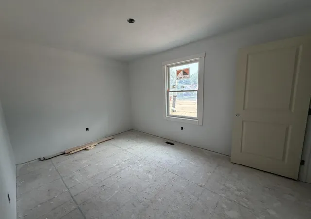 Photo 4 of Single family home for sale at 377 E Forest Ave, Muskegon, MI 49442 | MLS# 71026042873 | Listing updated on 2026-08-14