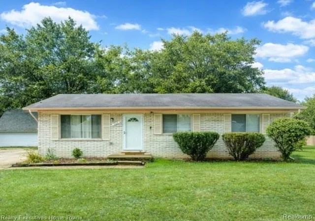 Photo 1 of Sale Pending at 2448 Oakcrest Rd, Sterling Heights, MI 48310 | MLS# 20261064837 | Listing updated on 2026-09-17
