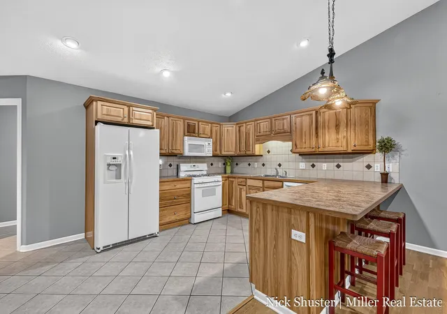 Listing Photo 5 - Condo for sale in building located at 712 Riverwalk St, Hastings, MI 49058 - Unit #11