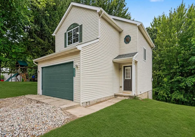 Photo 1 of Sale Pending at 10325 Michael Blvd, Pinckney, MI 48169 | MLS# 81026042905 | Listing updated on 2026-09-09