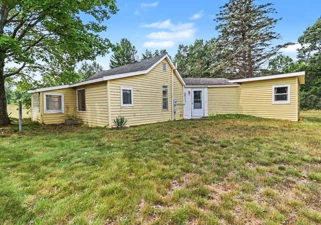 Photo 1 of Single family home for sale at 10553 N Us 31, Free Soil, MI 49411 | MLS# 67026042906 | Listing updated on 2026-09-06