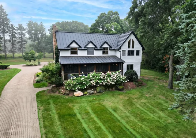 Photo 2 of Single family home for sale at 13138 White Lake Rd, Fenton, MI 48430 | MLS# 5050218622 | Listing updated on 2026-09-24