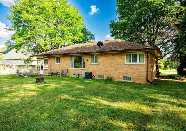 Photo 20 of Single family home for sale at 951 E Sq Lake, Troy, MI 48085 | MLS# 81026042918 | Listing updated on 2026-09-13