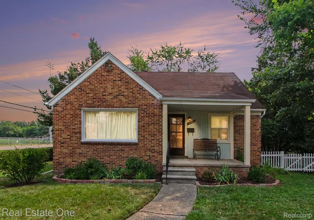 Photo 1 of Single family home for sale at 15982 Macarthur St E, Redford, MI 48239 | MLS# 20261064872 | Listing updated on 2026-09-04