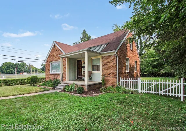 Photo 3 of Single family home for sale at 15982 Macarthur St E, Redford, MI 48239 | MLS# 20261064872 | Listing updated on 2026-09-04
