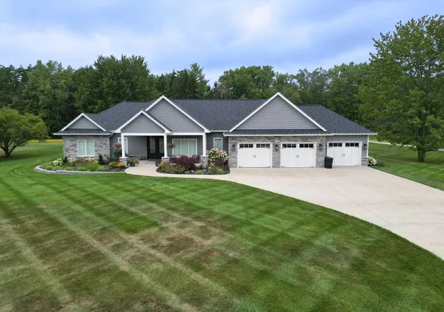 Photo 1 of Single family home for sale at 1860 S Beyer Rd, Saginaw, MI 48601 | MLS# 5050218629 | Listing updated on 2026-08-20