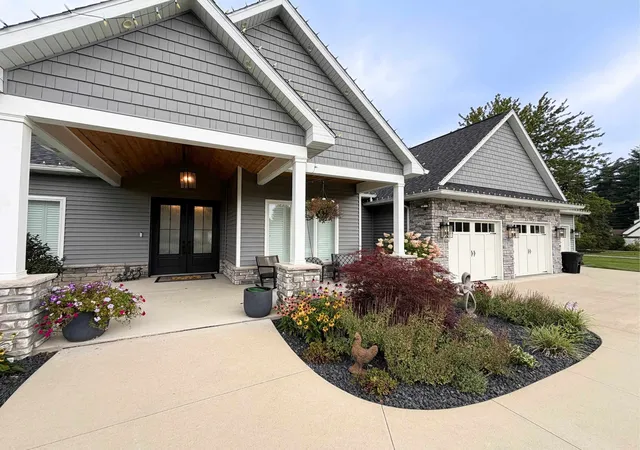 Photo 2 of Single family home for sale at 1860 S Beyer Rd, Saginaw, MI 48601 | MLS# 5050218629 | Listing updated on 2026-08-20
