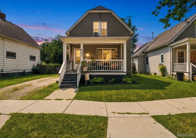 Photo 1 of Single family home for sale at 801 16th Street, Port Huron, MI 48060 | MLS# 20261064877 | Listing updated on 2026-08-14