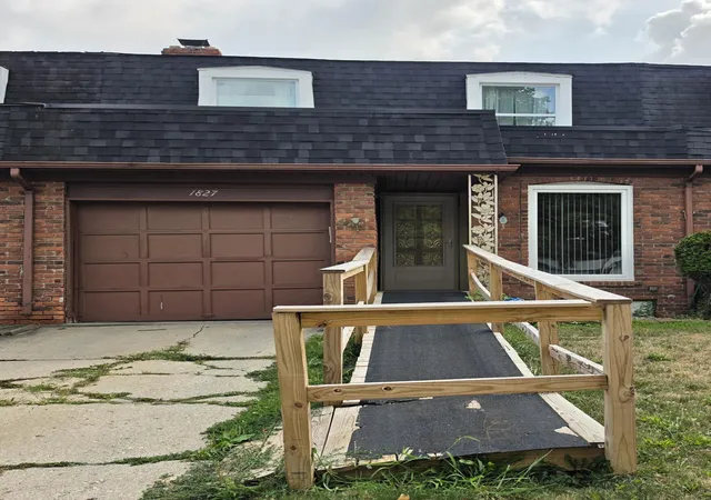 Photo 2 of Condo for sale at 1827 Willowbrook Cir, Flint, MI 48507 | MLS# 81026042932 | Listing updated on 2026-09-12