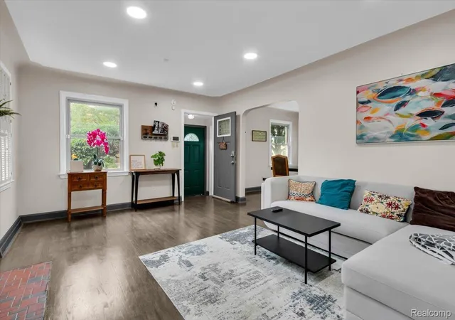 Photo 3 of Single family home for sale at 476 Touraine Rd, Grosse Pointe Farms, MI 48236 | MLS# 20261064886 | Listing updated on 2026-08-29