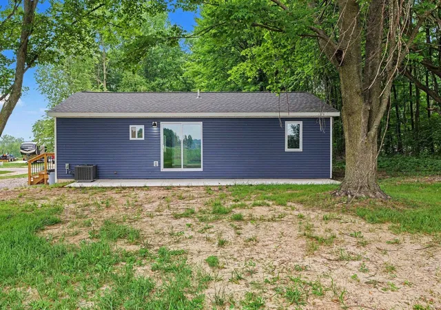 3rd image of 1051 Circle Dr, Lake Isabella Village Isabella, MI 48893 | MLS# 79080072395