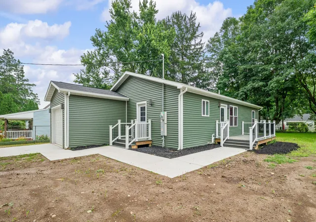 Photo 3 of Single family home for sale at 584 1st Court, Niles, MI 49120 | MLS# 69026042933 | Listing updated on 2026-09-17