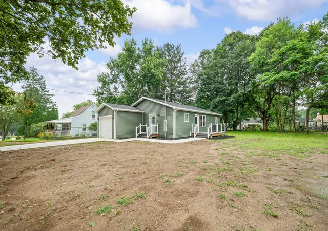 Photo 3 of Single family home for sale at 584 1st Court, Niles, MI 49120 | MLS# 69026042933 | Listing updated on 2026-09-17