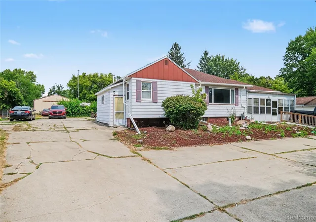Photo 3 of Single family home for sale at 1103 E Bristol Rd, Burton, MI 48529 | MLS# 20261064893 | Listing updated on 2026-09-15