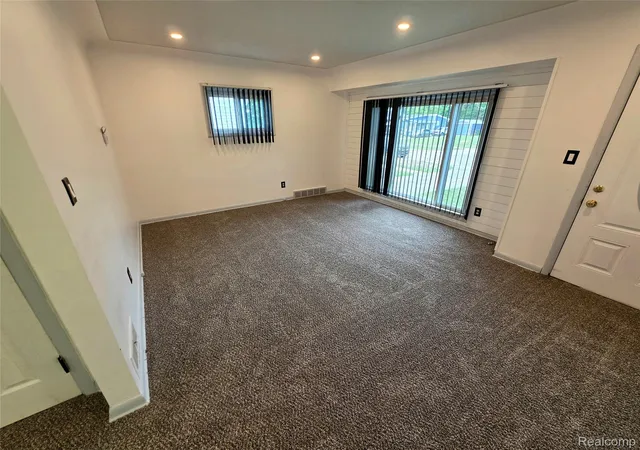 Photo 3 of Single family home for sale at 1846 Hosler St, Flint, MI 48503 | MLS# 20261064894 | Listing updated on 2026-09-06