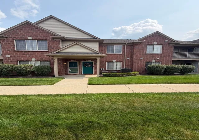 Photo 2 of Condo for sale at 45543 Hidden View Ct, Utica, MI 48315 | MLS# 58050218642 | Listing updated on 2026-10-09