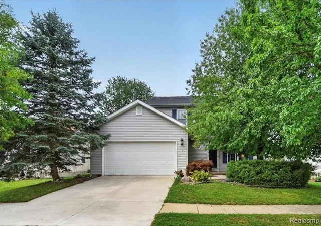 Photo 1 of Sale Pending at 735 Pinegate Dr, Fowlerville, MI 48836 | MLS# 20261064901 | Listing updated on 2026-09-09