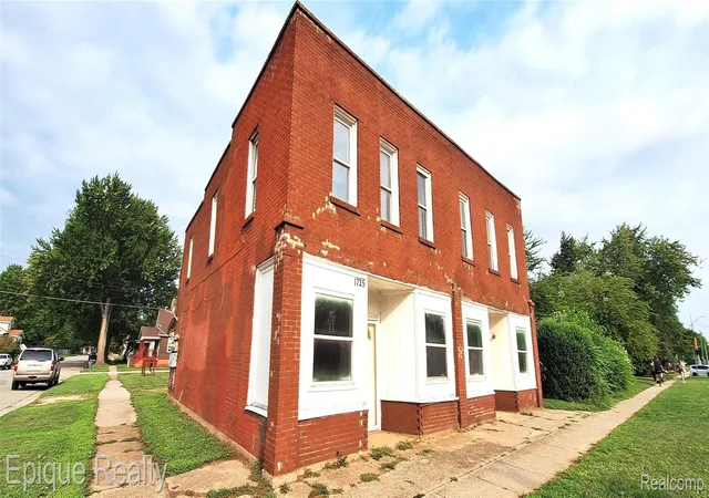 Listing Photo 4 - Condo for sale in building located at 1725 10th St, Port Huron, MI 48060