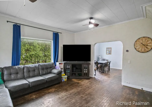 Photo 3 of Single family home for sale at 220 W Pere Marquette St, Big Rapids, MI 49307 | MLS# 65026042956 | Listing updated on 2026-09-12