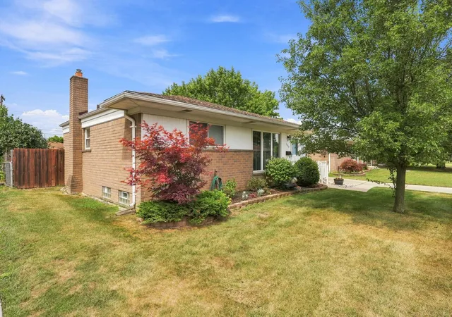 Photo 1 of Sale Pending at 31319 Newport Dr, Warren, MI 48088 | MLS# 58050218646 | Listing updated on 2026-09-01