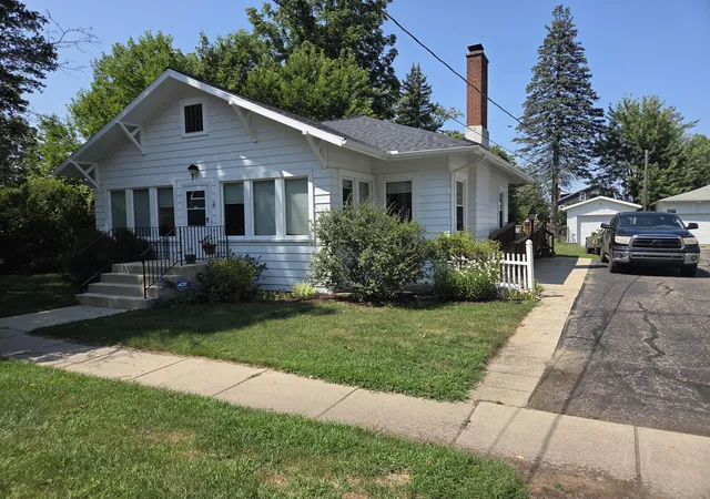 Photo 3 of Single family home for sale at 111 Cedar St, Paw Paw, MI 49079 | MLS# 66026042973 | Listing updated on 2026-09-11