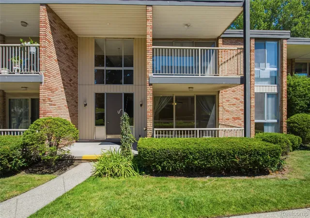 Photo 1 of Condo for sale at 4041 W Maple Rd #E102, Bloomfield Hills, MI 48301 | MLS# 20261064932 | Listing updated on 2026-09-13