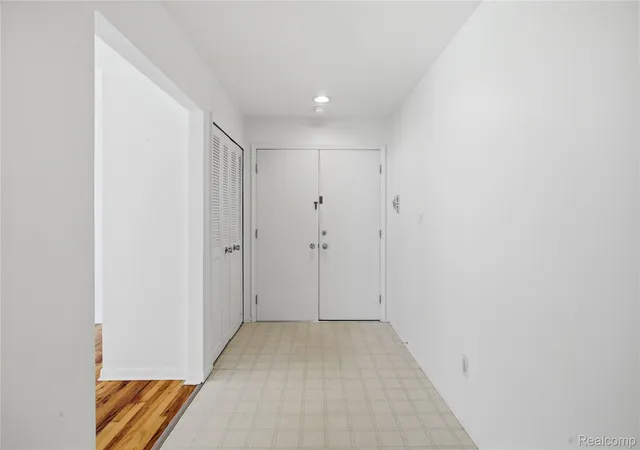 Photo 2 of Condo for sale at 4041 W Maple Rd #E102, Bloomfield Hills, MI 48301 | MLS# 20261064932 | Listing updated on 2026-09-13