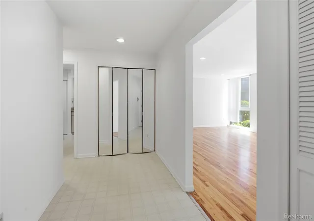 Photo 2 of Condo for sale at 4041 W Maple Rd #E102, Bloomfield Hills, MI 48301 | MLS# 20261064932 | Listing updated on 2026-09-13