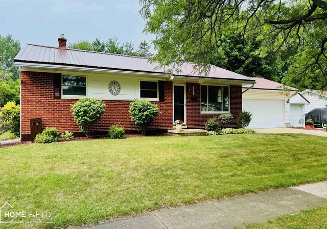 Photo 1 of Sale Pending at 805 Huntington Dr, Owosso, MI 48867 | MLS# 60050218656 | Listing updated on 2026-09-15