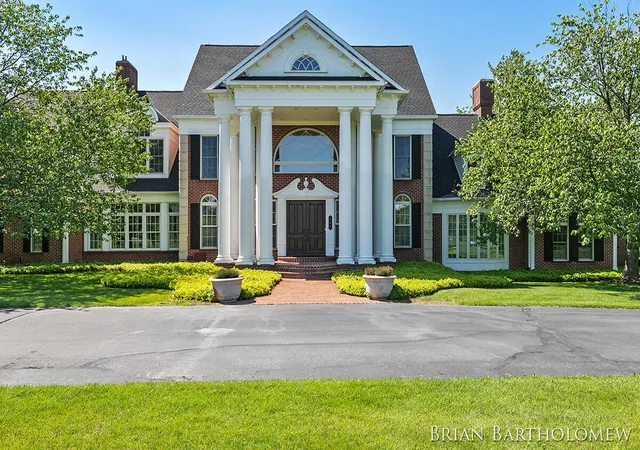 Photo 2 of Mansion for sale at 560 Saddlebrook Dr Ne, Ada, MI 49301 | MLS# 65026042986 | Listing updated on 2026-08-17
