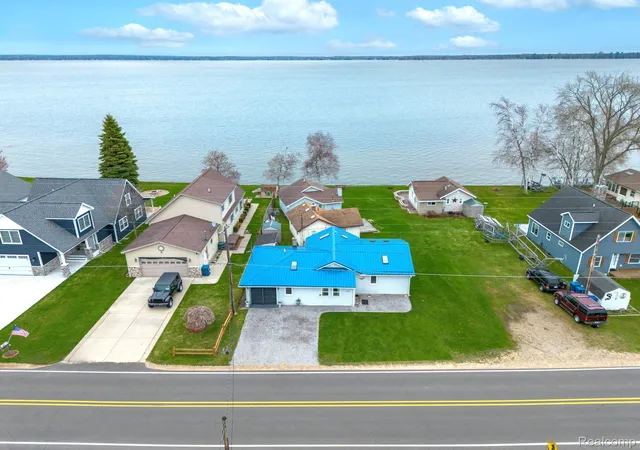 Photo 3 of Single family home for sale at 12508 W Shore Dr, Houghton Lake, MI 48629 | MLS# 20261064942 | Listing updated on 2026-09-15