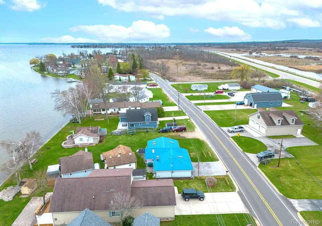 Photo 3 of Single family home for sale at 12508 W Shore Dr, Houghton Lake, MI 48629 | MLS# 20261064942 | Listing updated on 2026-09-15