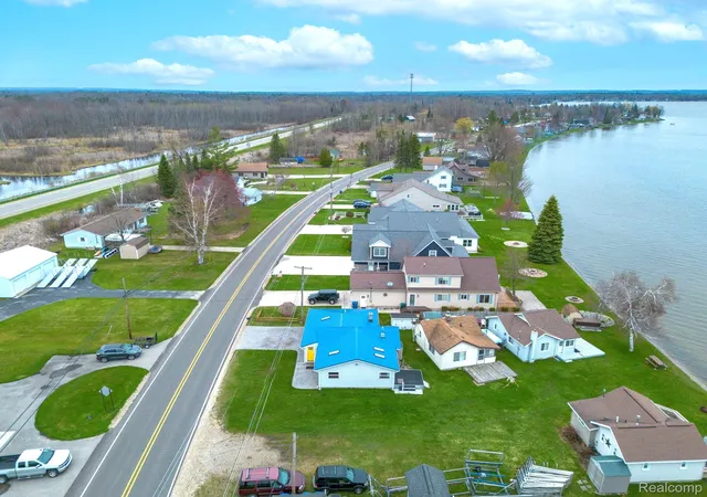 Photo 4 of Single family home for sale at 12508 W Shore Dr, Houghton Lake, MI 48629 | MLS# 20261064942 | Listing updated on 2026-09-15