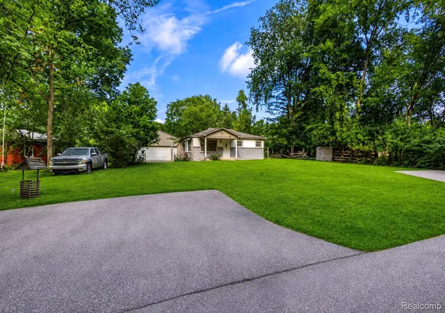 Photo 1 of Single family home for sale at 35095 Bridgeman St, Farmington Hills, MI 48335 | MLS# 20261064949 | Listing updated on 2026-08-24