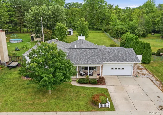 Photo 4 of Single family home for sale at 815 Montana St, Marysville, MI 48040 | MLS# 20261064951 | Listing updated on 2026-09-17