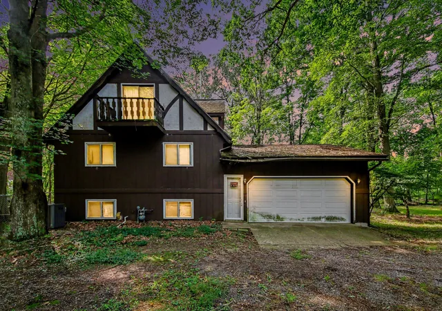 Photo 2 of Single family home for sale at 6700 Wildwood Dr, West Olive, MI 49460 | MLS# 66026042992 | Listing updated on 2026-08-15