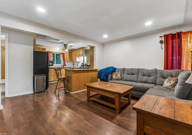 Photo 3 of Single family home for sale at 133 Murphy Dr, Saint Clair, MI 48079 | MLS# 58050218671 | Listing updated on 2026-09-28
