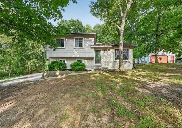 Photo 3 of Single family home for sale at 2350 Indian Rd, Lapeer, MI 48446 | MLS# 20261064955 | Listing updated on 2026-09-15