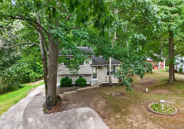 Photo 4 of Single family home for sale at 2350 Indian Rd, Lapeer, MI 48446 | MLS# 20261064955 | Listing updated on 2026-09-15